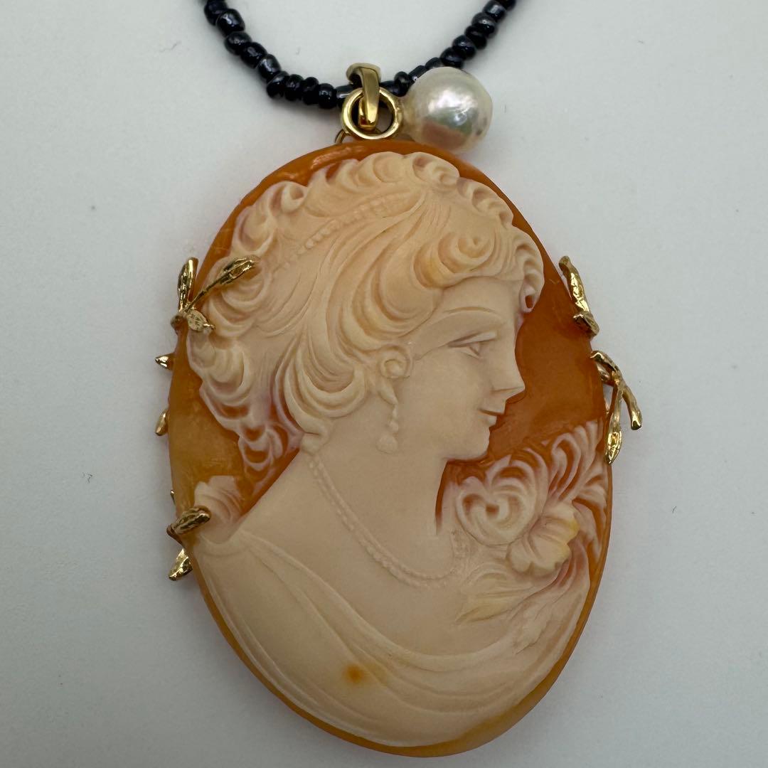 Large shell cameo pendant necklace with black spinel beads and 8mm Akoya pearls on silver 925 clasp chain
