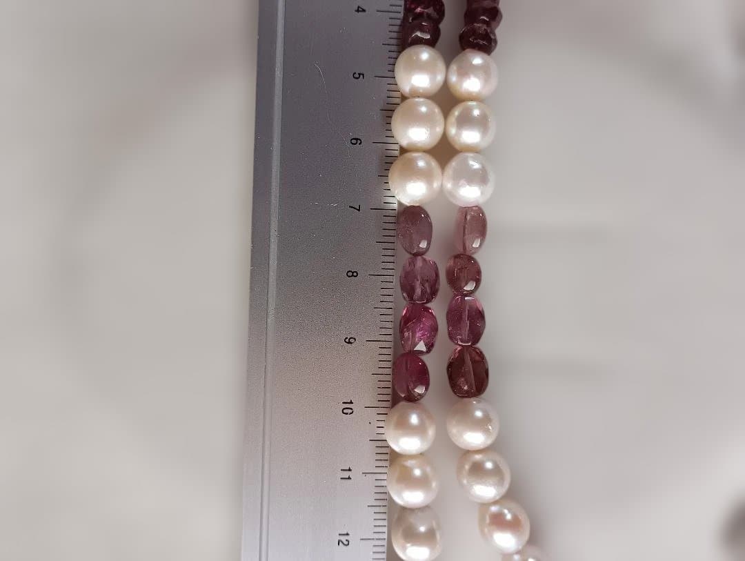 Akoya pearl and tourmaline necklace with white and pink pearls, approximately 44 cm long