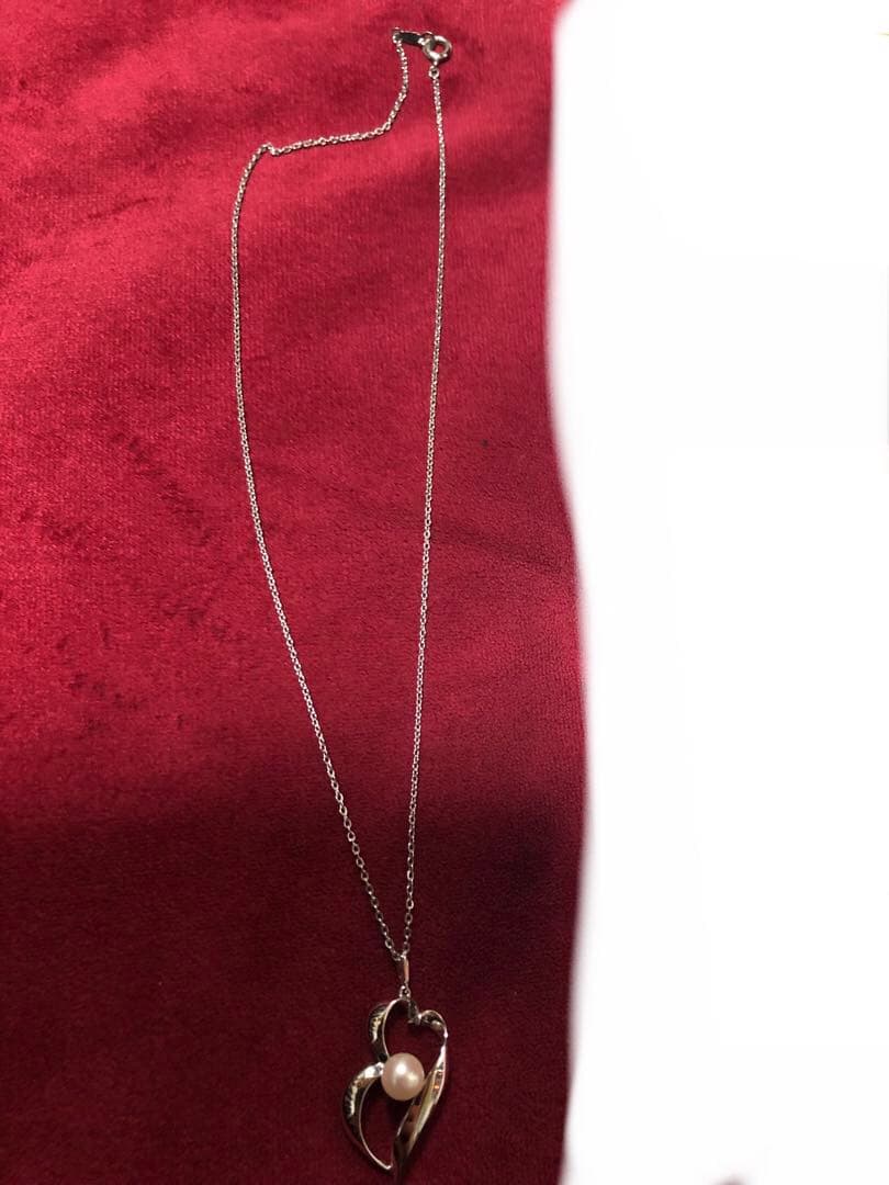 Mikimoto Pearl Necklace featuring a silver 925 link chain with a single pearl pendant