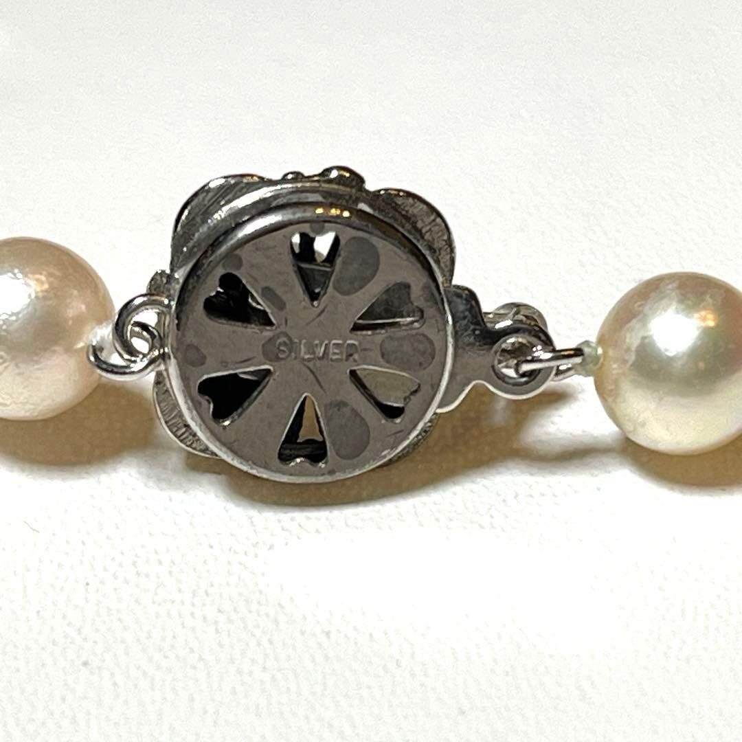 Akoya pearls necklace with 7.0-7.5mm white round pearls and silver stamp on a 42.5 cm chain