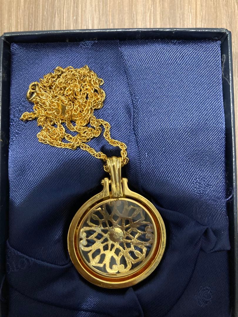 MIKIMOTO International necklace with gold filigree oval pendant and pearl on chain with dedicated case
