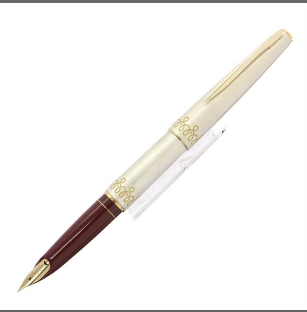 Pilot Fountain Pen 14K Aging Present with gold nib and sleek black barrel, 132mm length