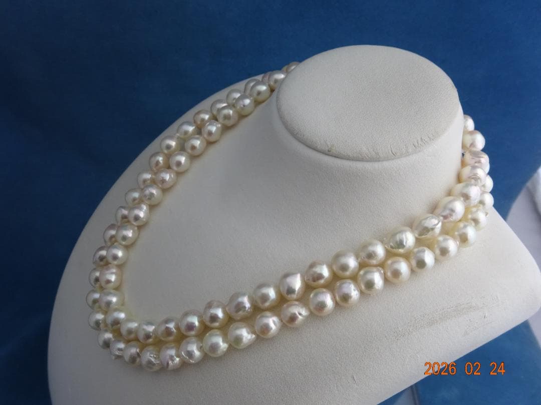 Akoya pearl necklace featuring 8-8.5mm pearls measuring approximately 83cm in length