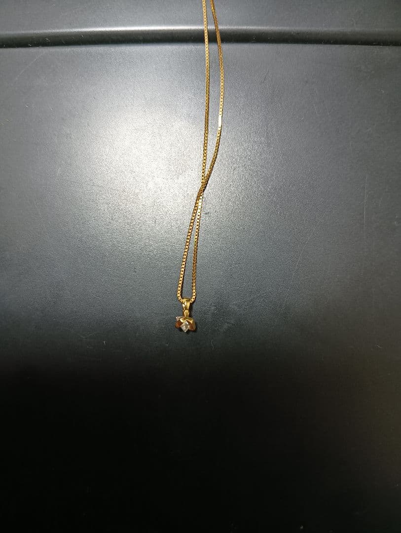 Agete Triangle Diamond Necklace with sparkling diamonds on a 40 centimeter chain