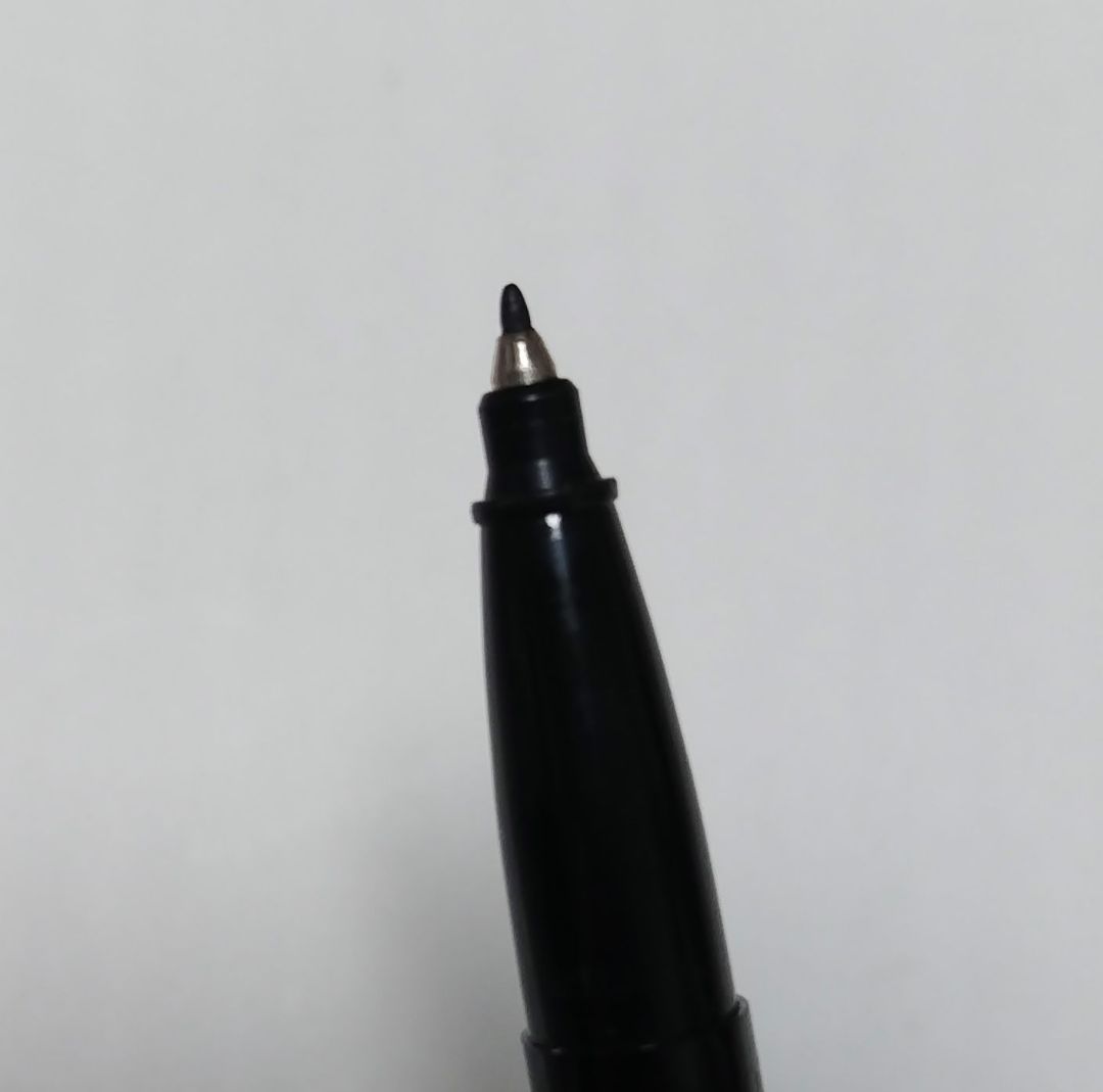 Pilot Sign Pen with cap showing retro design and sign pen tip type
