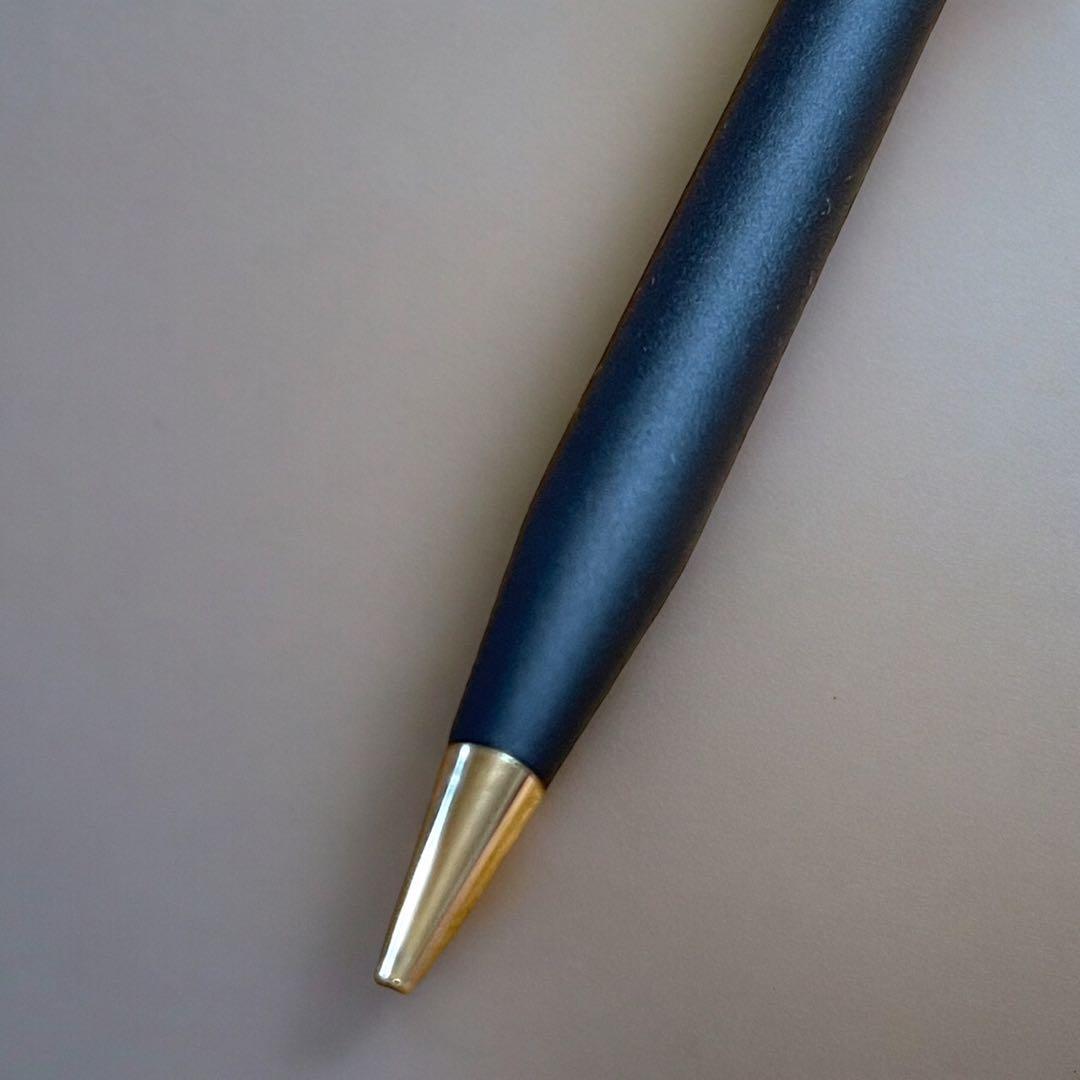 CROS Classic Century black matte twist pen measuring 136mm with 7.7mm diameter axis