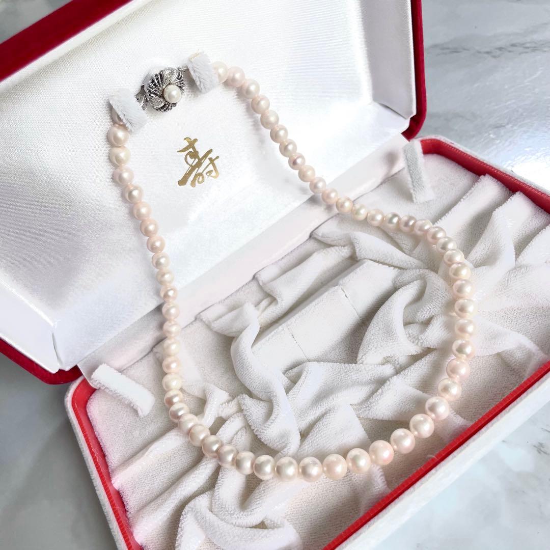 Akoya pearl necklace with 6.5-7mm silver pink pearls on a 42.5cm silver chain with clasp and included case