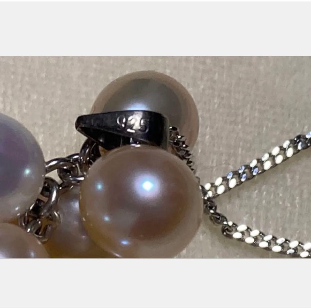 Mikimoto Pearl Island beaded necklace with 14 pearls of various sizes and colors on a 40 cm chain