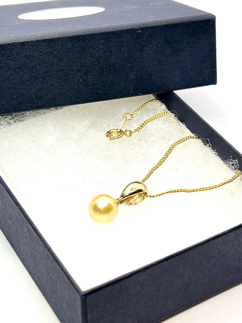Akwoya 9mm large genuine gold colored pearl necklace measuring 40cm with natural color pearls