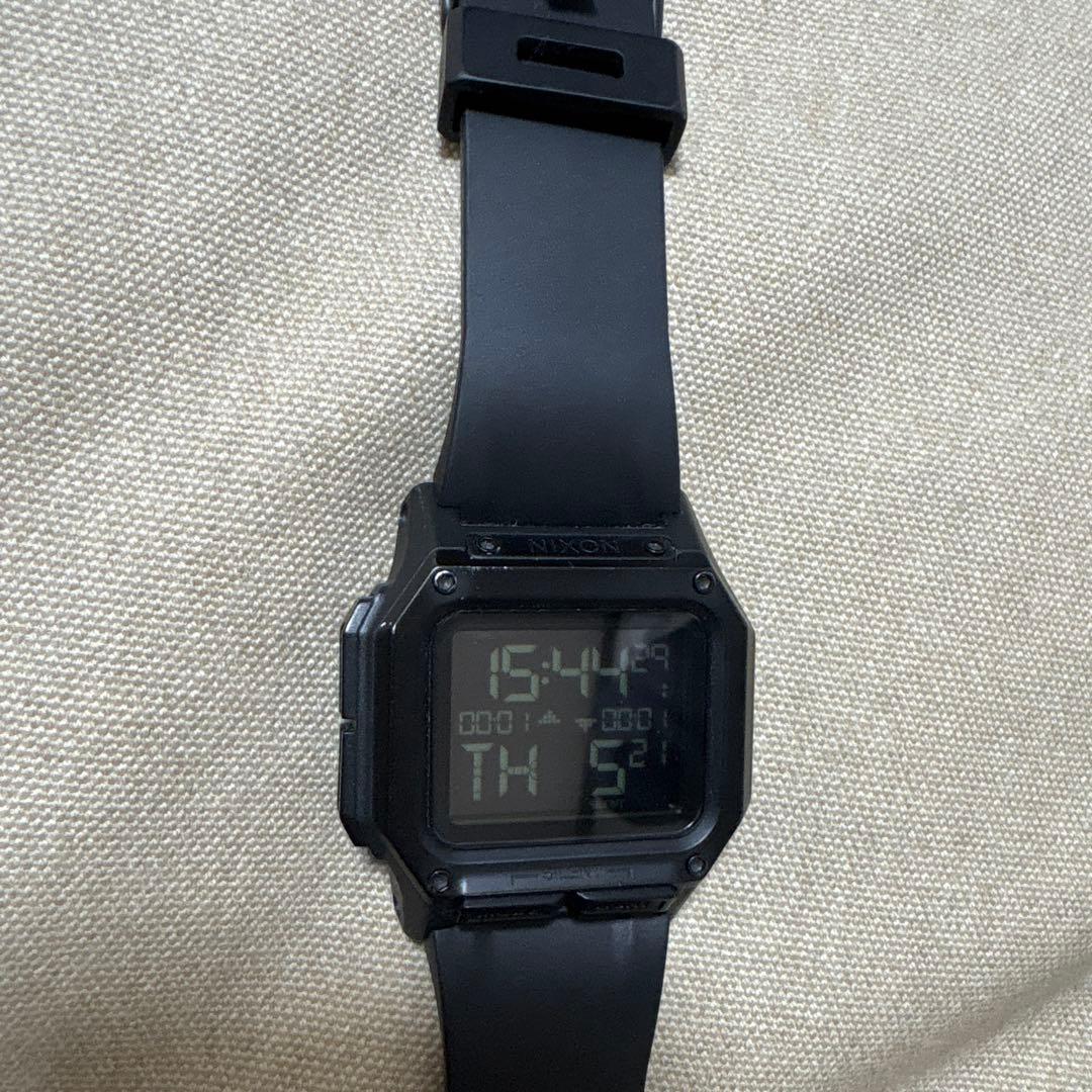 NIXON レグルス Digital Men's Watch — Japanese