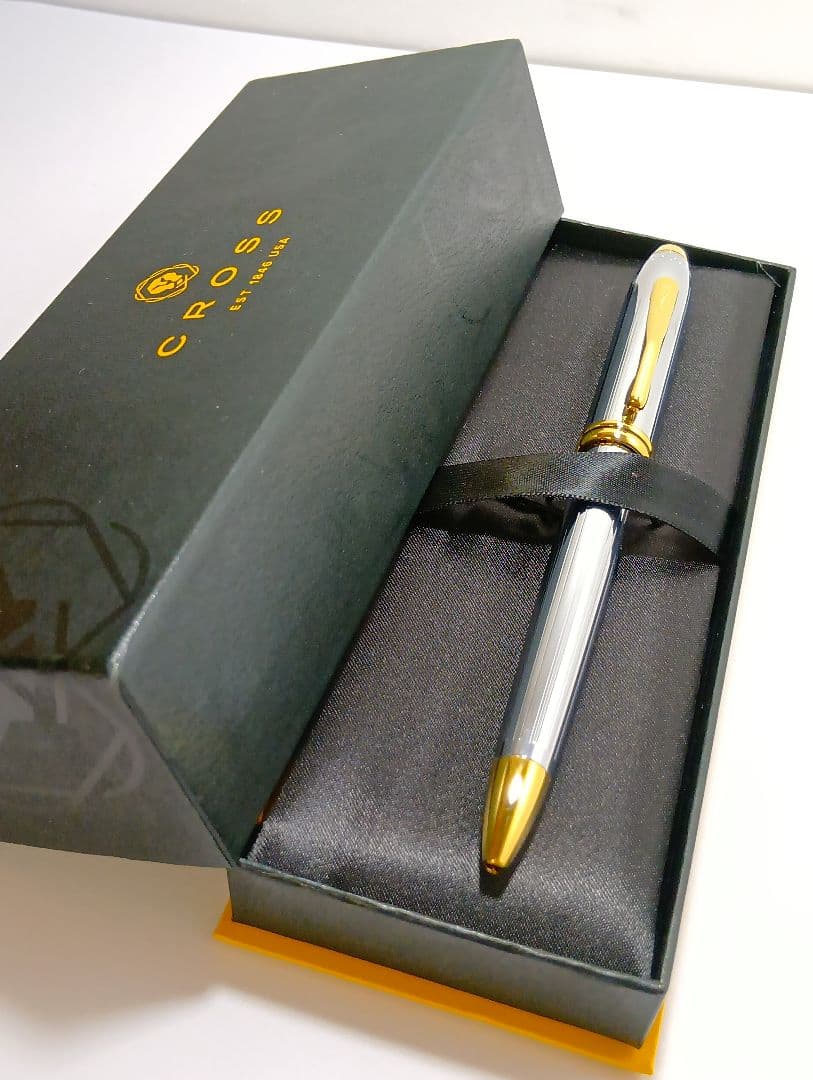 Cros Townsend Medalist silver and gold fountain pen with engraved details