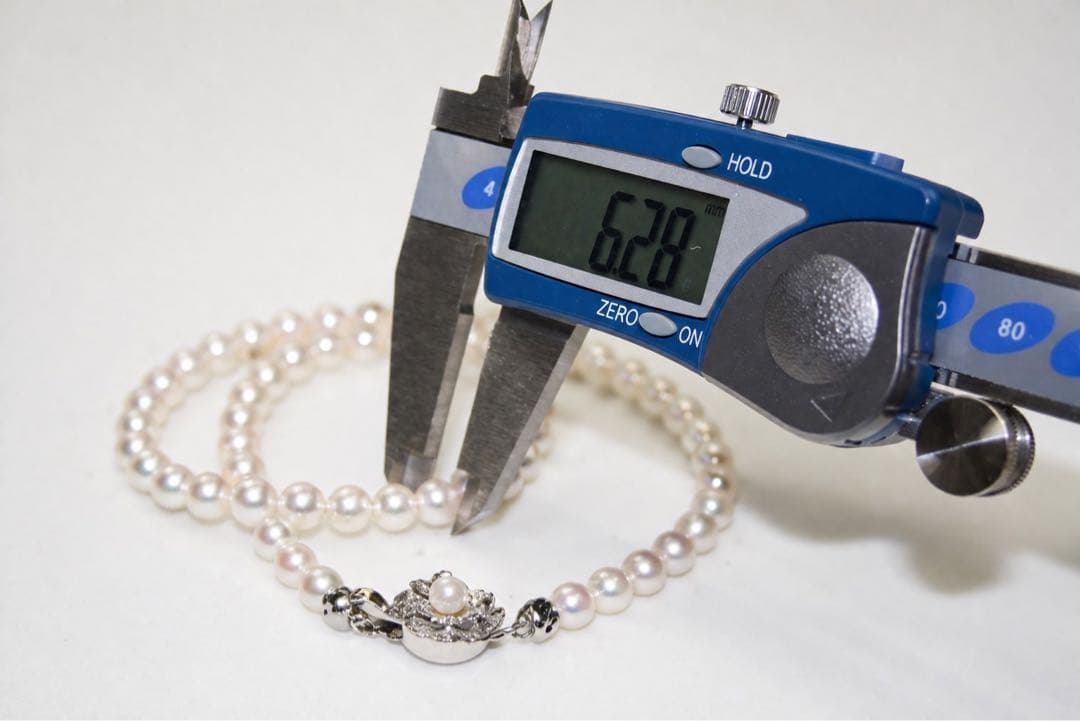 Akoya pearl necklace with silver imprint featuring 6.0-6.28mm pearls, approximately 42 cm long