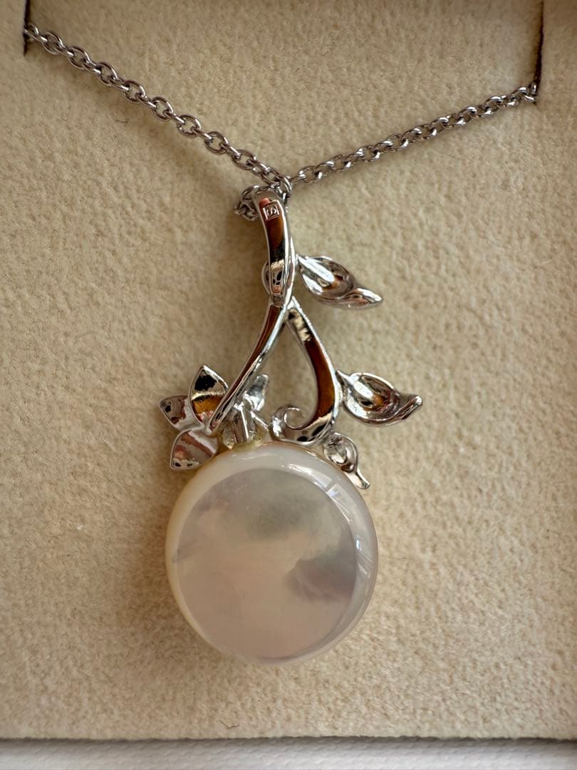 Tasaki Mabe Pearl pendant necklace with 13mm pearl and 42cm chain on white background