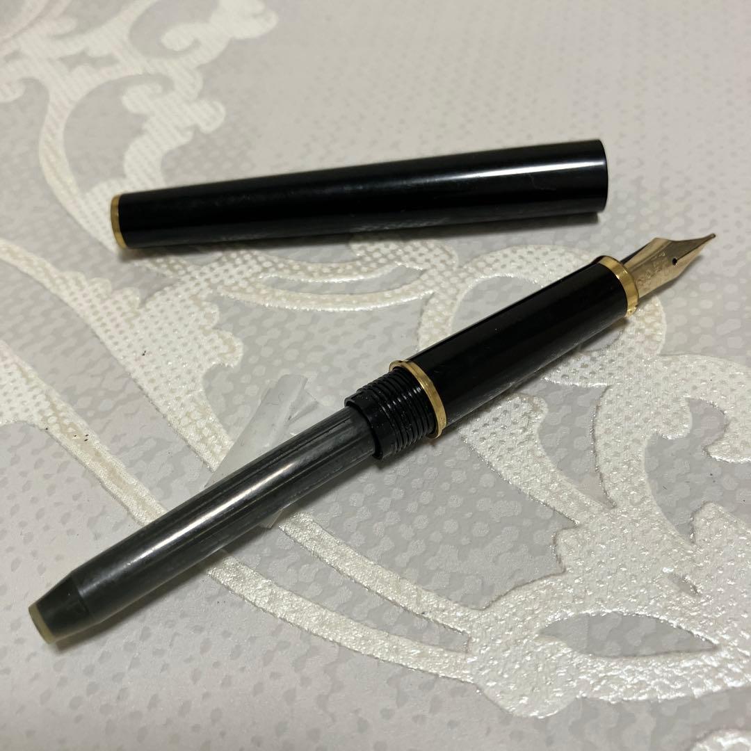 PILOT CUSTOM Fountain Pen 14K585 with medium 14K gold nib and slim gold-accented body