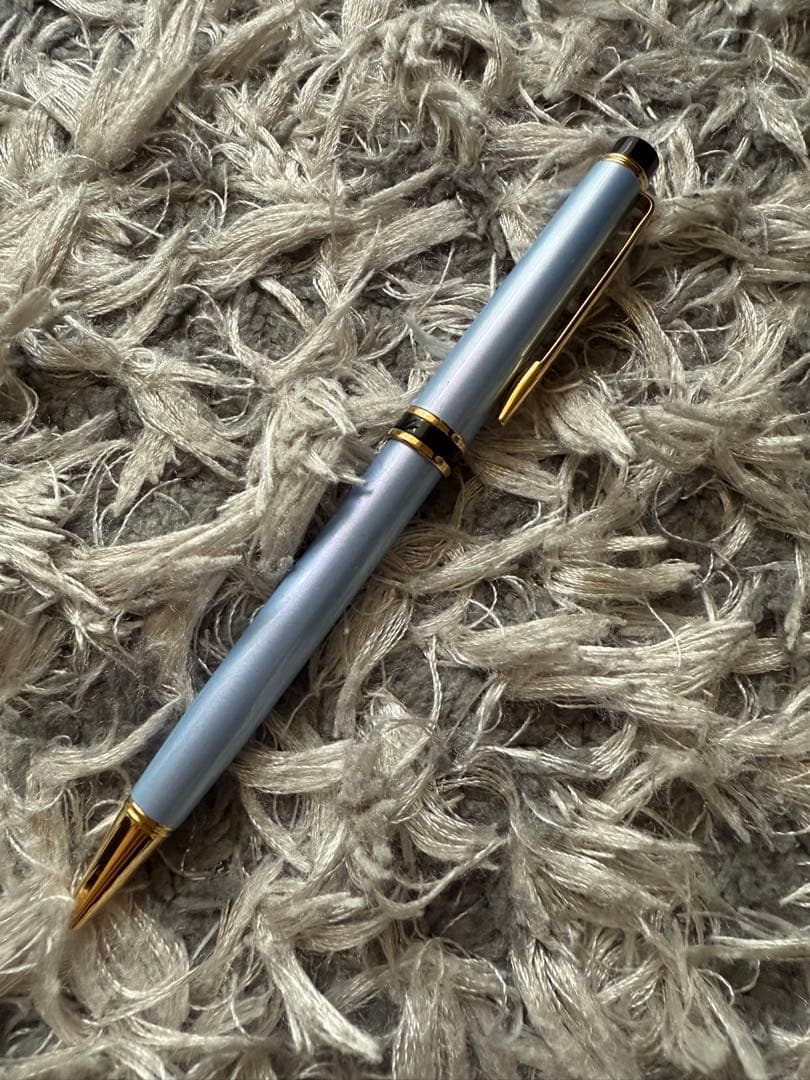 PILOT GRANCE Pearl Blue metal ballpoint pen shown from side angle
