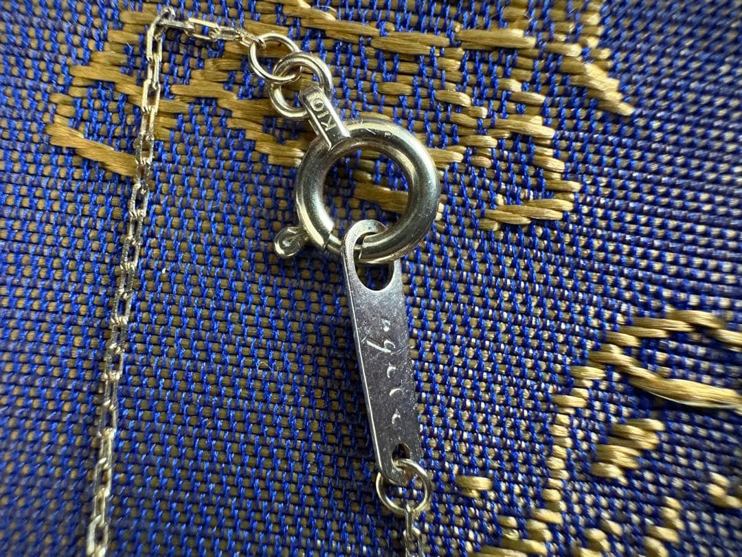 Agate K10 gold necklace and matching charm with delicate original motif design