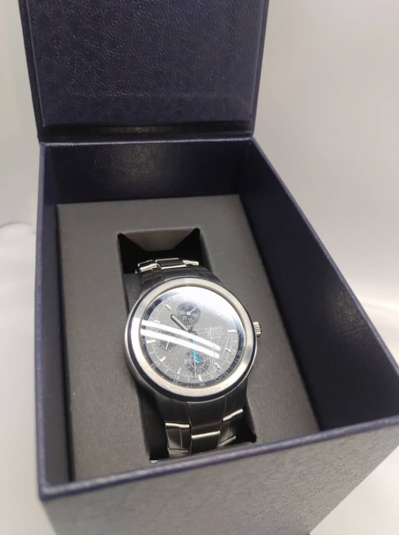 CASIO EDIFICE Quartz Men's Watch — Japanese