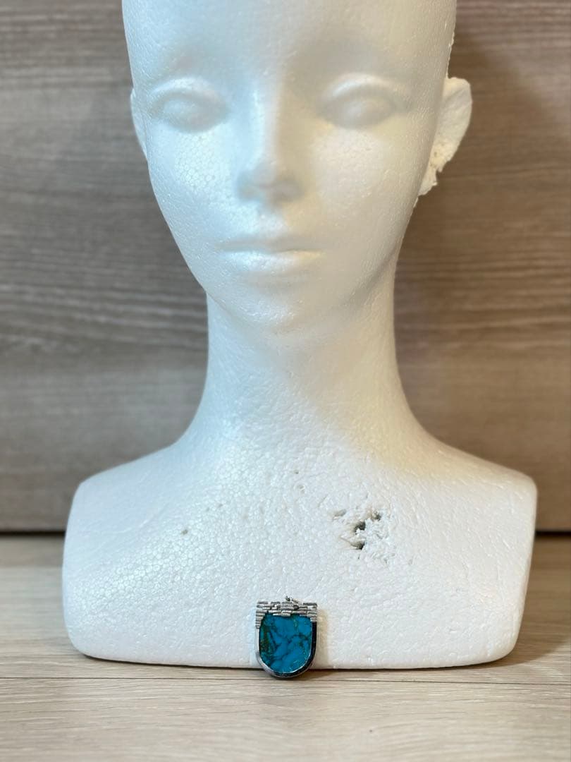 TASAKI turquoise silver pendant with blue stone and silver engraving, 3cm vertical diameter