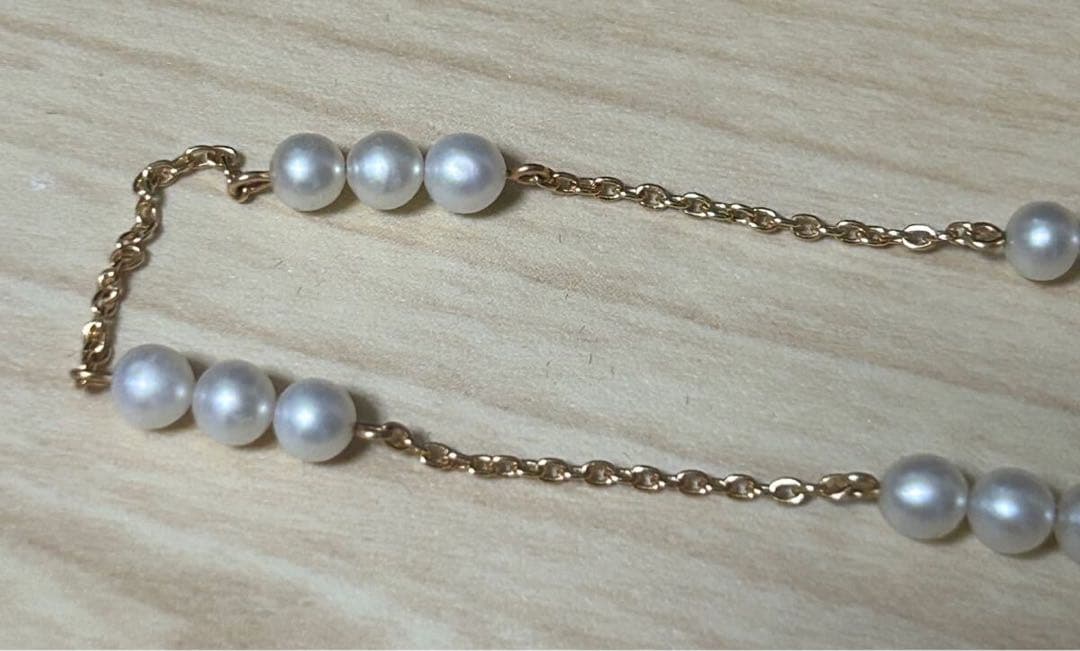TASAKI Freshwater Pearl K18 Station Necklace with white pearls on a 38cm gold station chain
