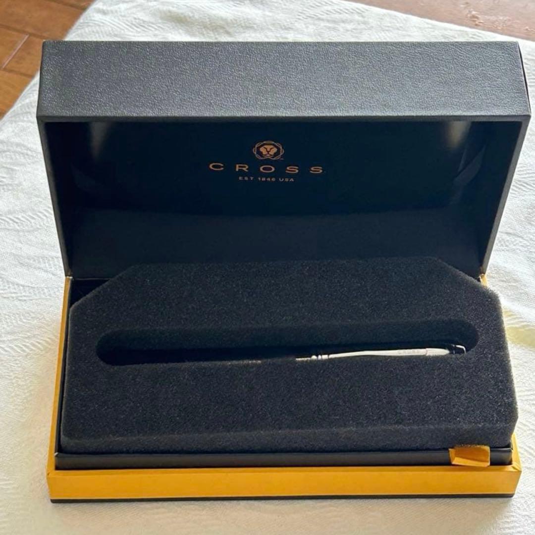 Silver CROSS Townsend Chrome Ballpoint Pen with its dedicated protective case