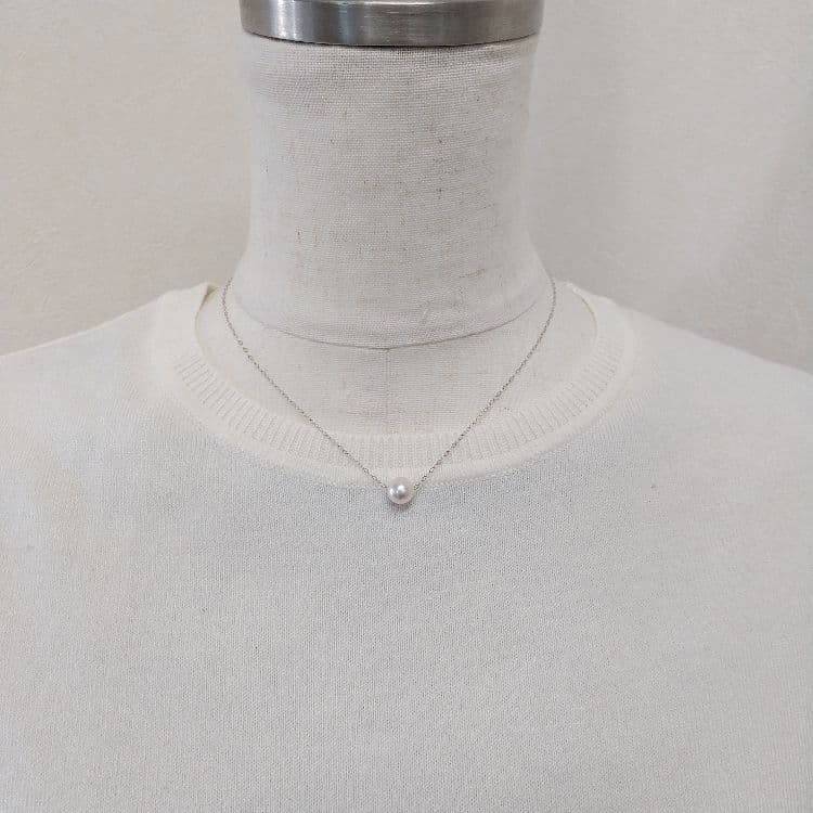 Law Akoya genuine pearl necklace with 7.9mm round white pink pearls on a 40cm PT850 chain