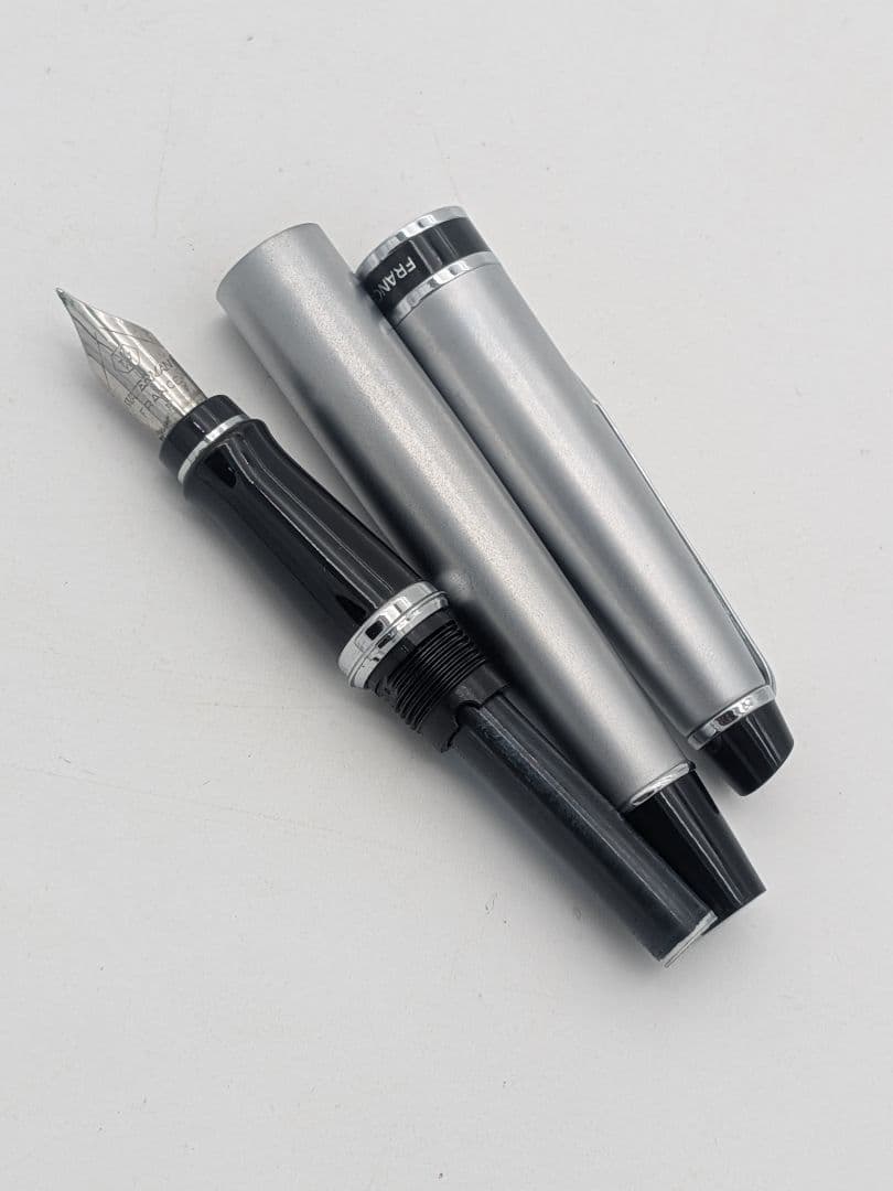 WATERMAN Expert Fountain Pen M6② with gold accents and fine nib in plastic body
