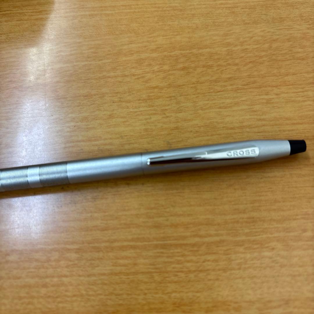 CROSS Cross mechanical pencil in silver with knurled finish grip and 0.7mm lead tip