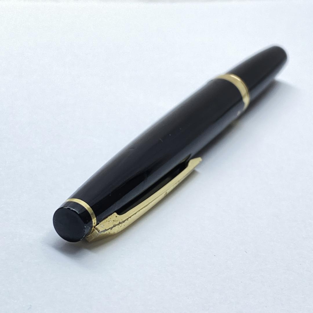 PILOT Elite Fountain Pen with 18K-750 fine tip, sleek black body, and polished gold accents