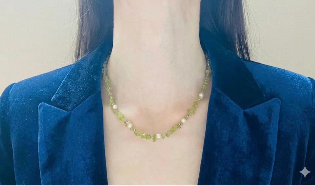 Pink Aurora Akoya Pearl necklace featuring 7 baby pearls and peridot stones with silver clasp
