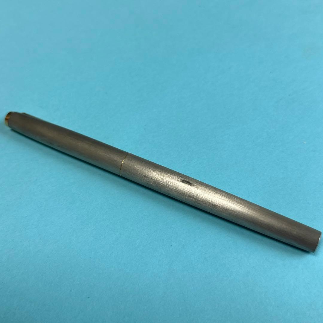 Used Pilot T376 fountain pen with 18K gold fine nib and silver finish