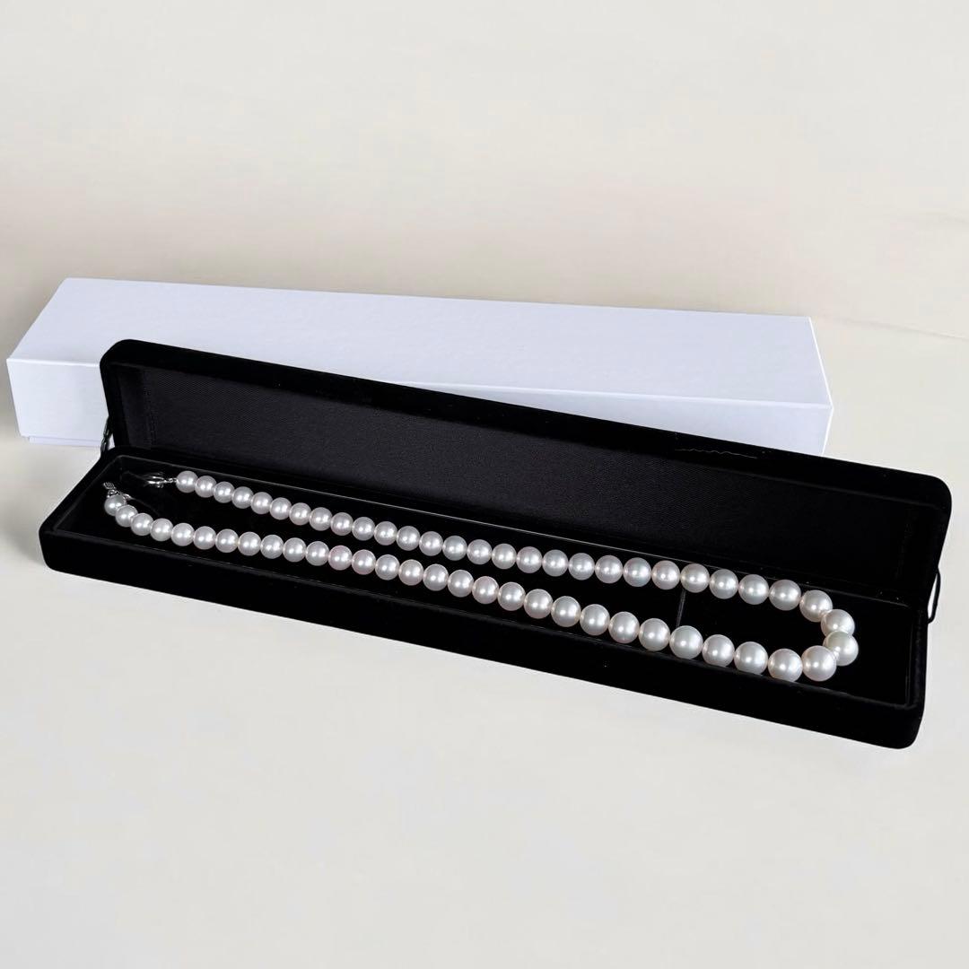 Highest grade Aurora Hanadama Tasaki Akoya pearl necklace with gradient pearls, 42 cm length