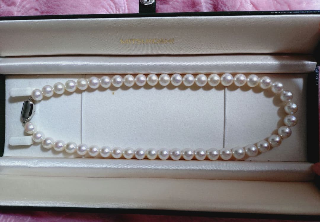 Akoya pearl necklace featuring large 8.5-9mm pink tone pearls with good luster displayed with Mitsukoshi case