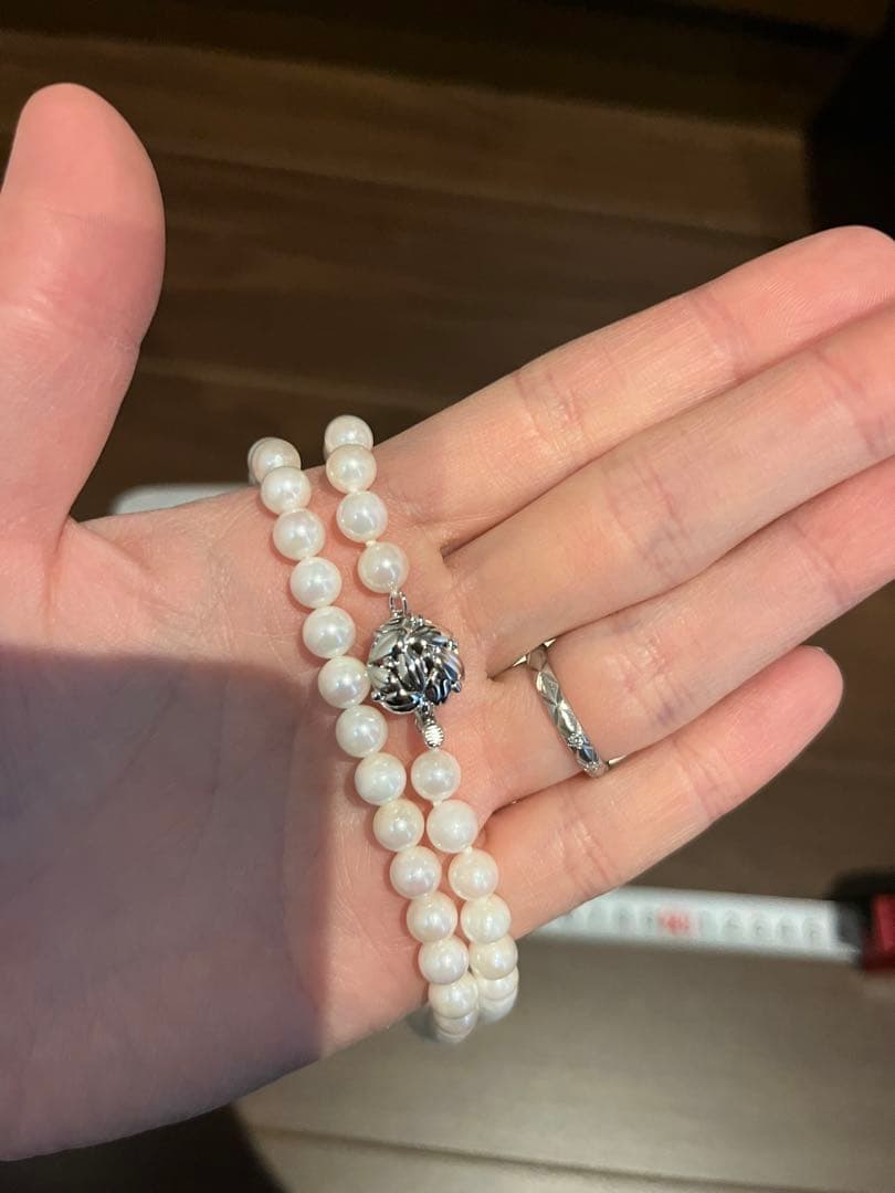 Takayama Akoya pearl necklace with 5mm white pearls and silver clasp displayed with a dedicated case