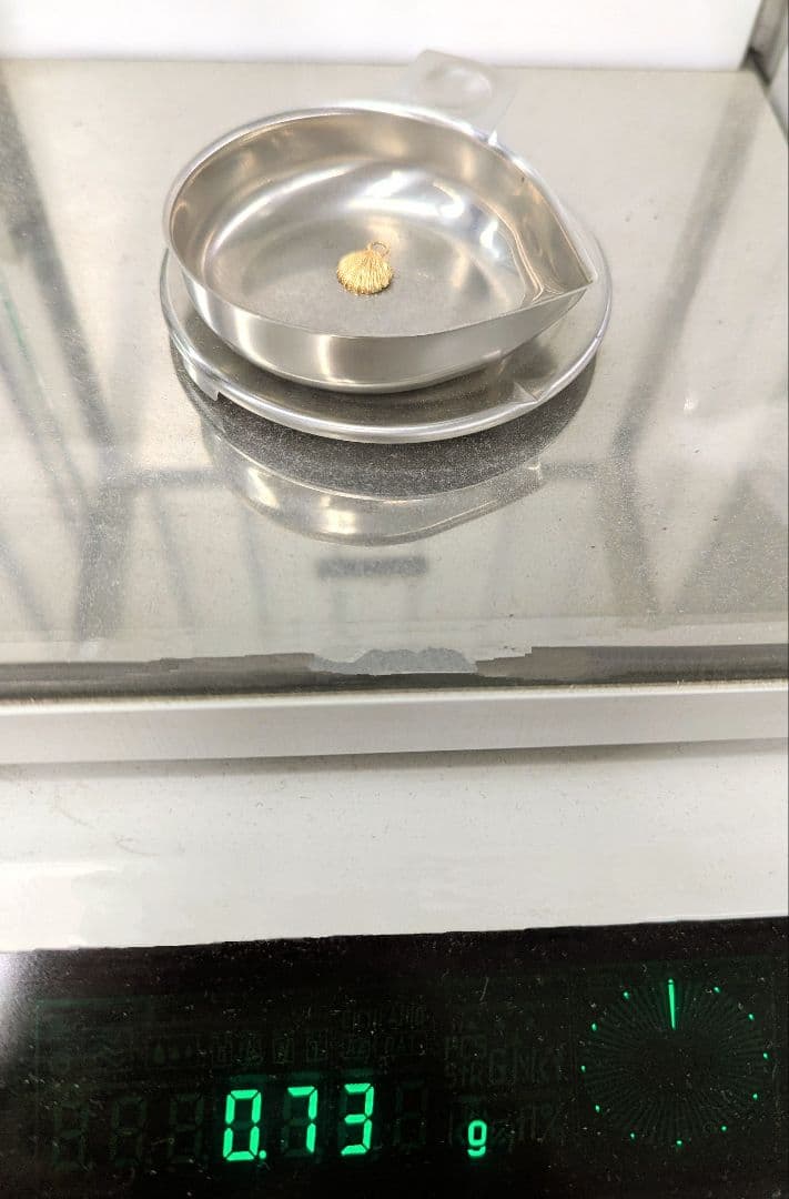agete K10 shell motif charm with pearl, size about 1 cm, without bail, in gold finish