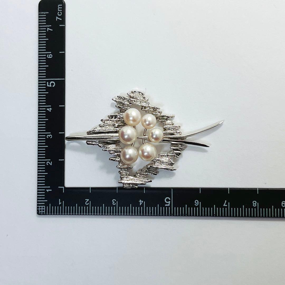 Mikimoto silver pearl pendant top featuring a 5.1 to 6.4 mm pearl without chain