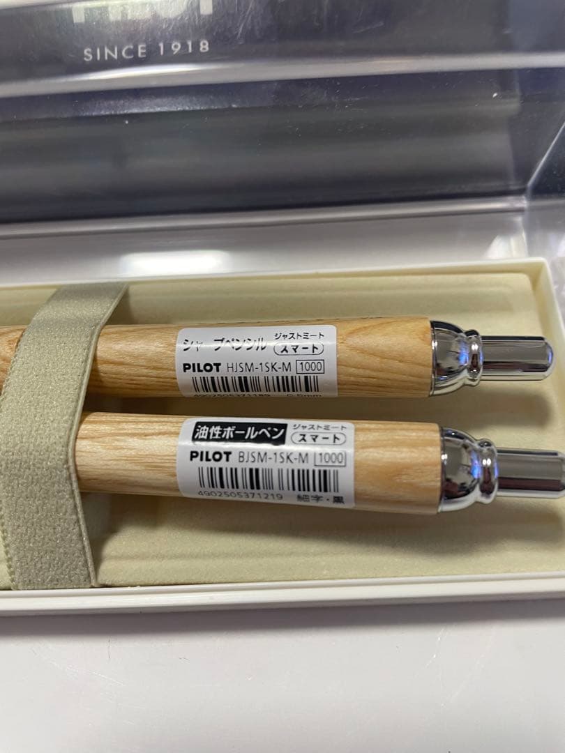 Pilot Jastmeet mechanical pencil and ballpoint pen set made of wood, unused and neatly displayed