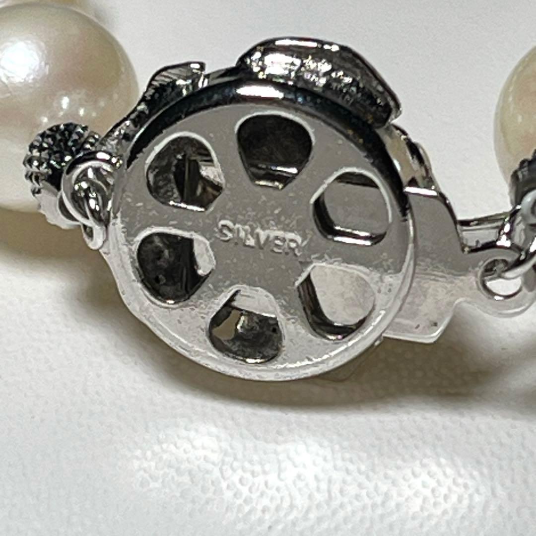 Akoya pearl necklace with large 8.6-8.9mm white pearls measuring approximately 43 cm in length