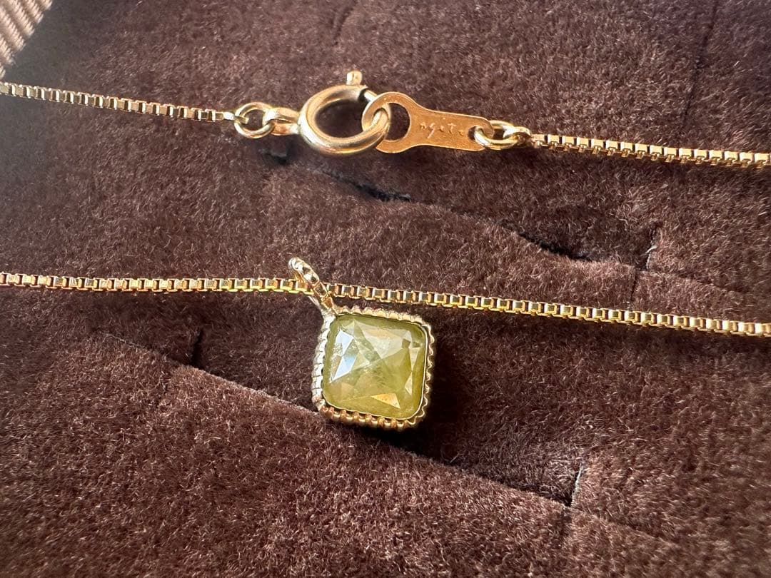 agete K10 natural diamond necklace with olive yellow diamond on adjustable 50 cm gold chain