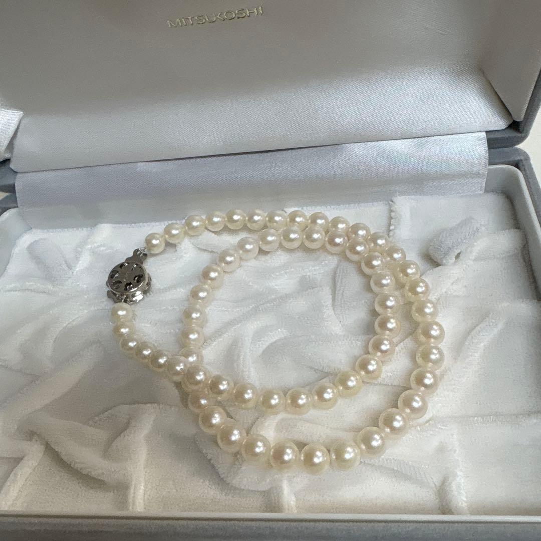 Honora Akoya Pearl Necklace featuring 6.7mm white pearls and a flower-shaped silver clasp, 42cm length