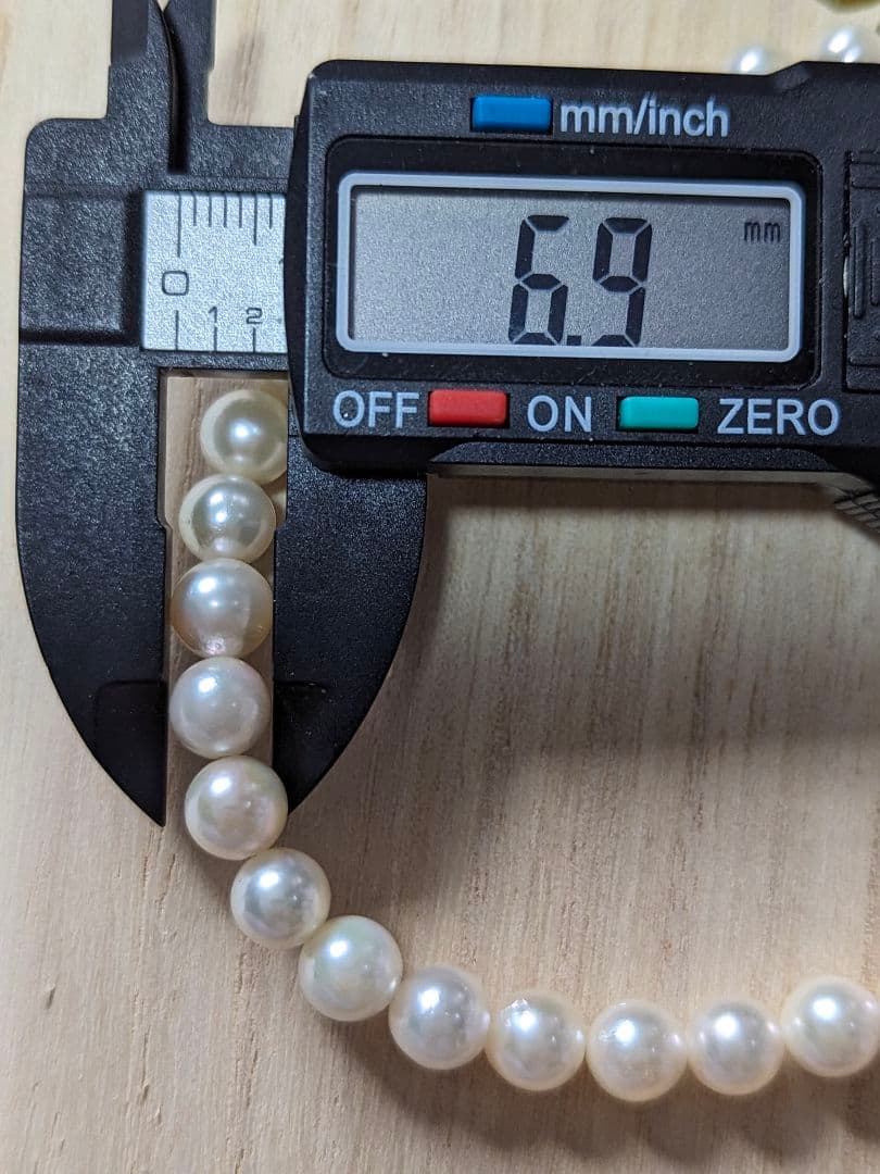 Akoya pearl necklace featuring 6.5-7mm white round pearls with silver clasp and 41cm length