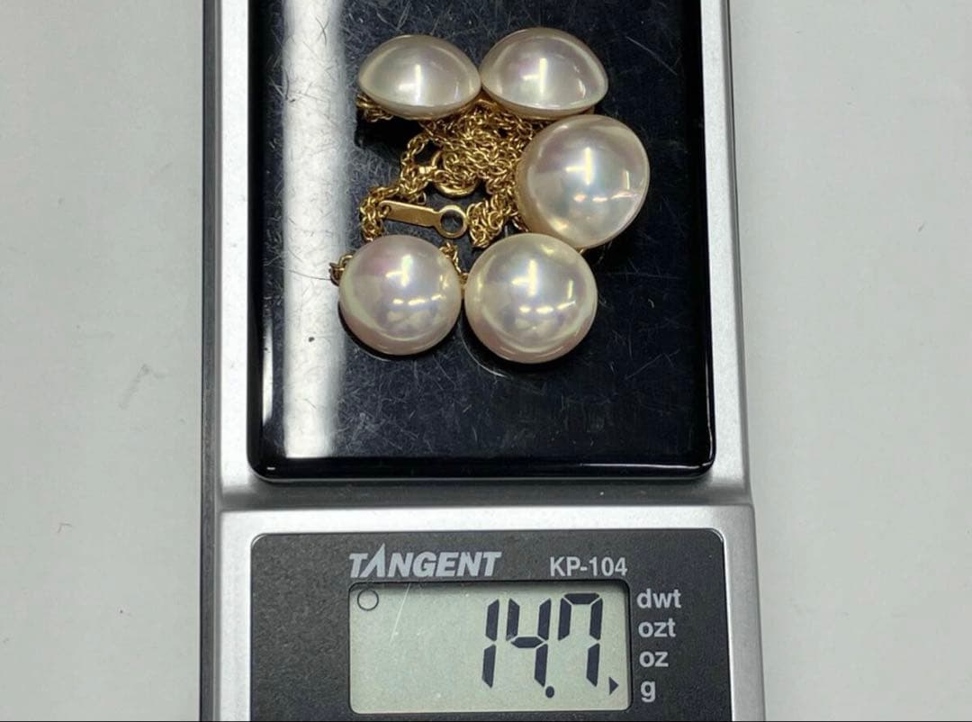 Tasaki K18 Mabe pearl necklace with 41cm chain and 13-14.3mm pearls weighing 14.3g