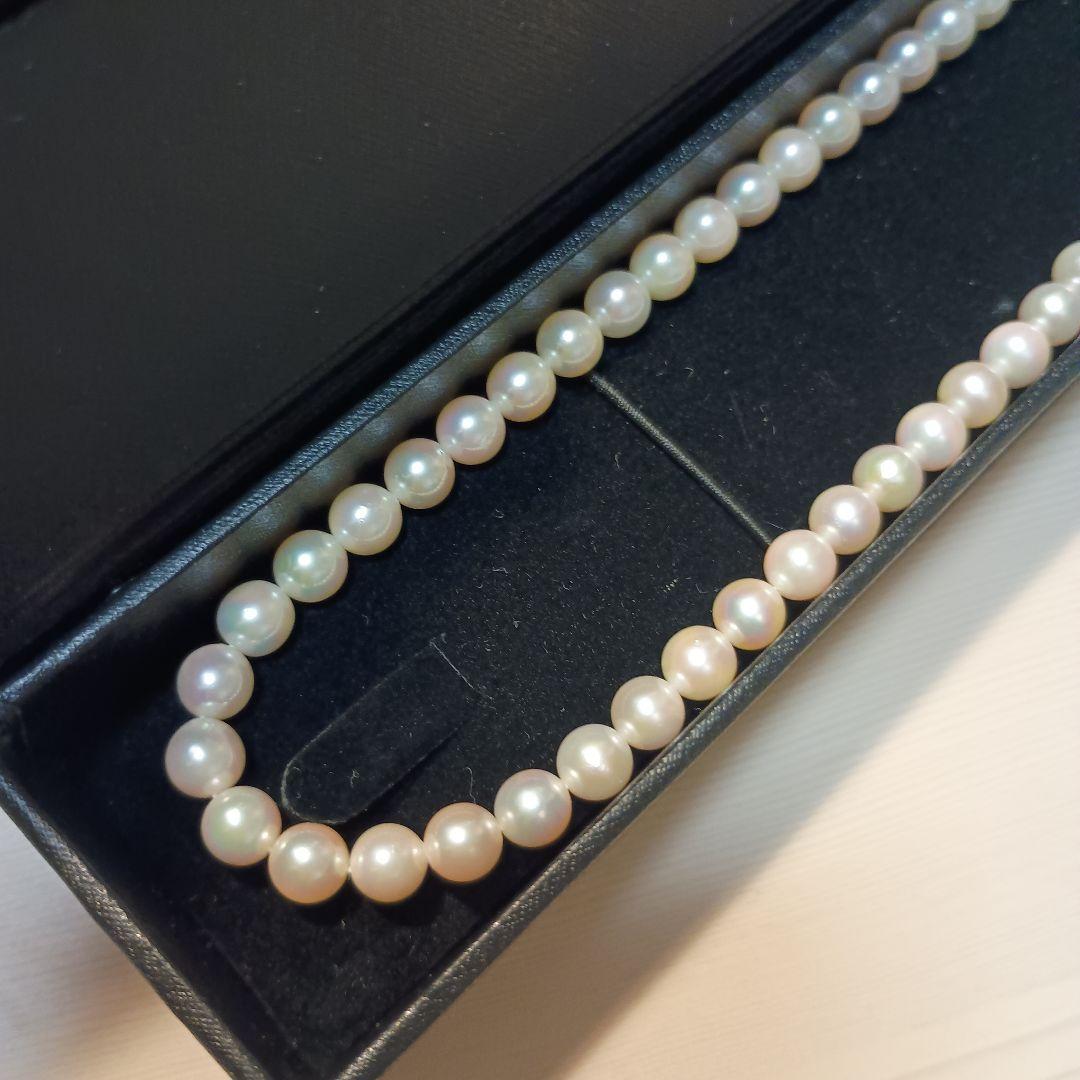 Akoya pearl necklace featuring white pink 6mm pearls strung on a 42cm chain