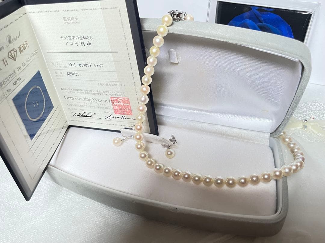 Aphrodite Pearl 7.5mm white Akoya necklace and earrings set with silver clasps and earring findings