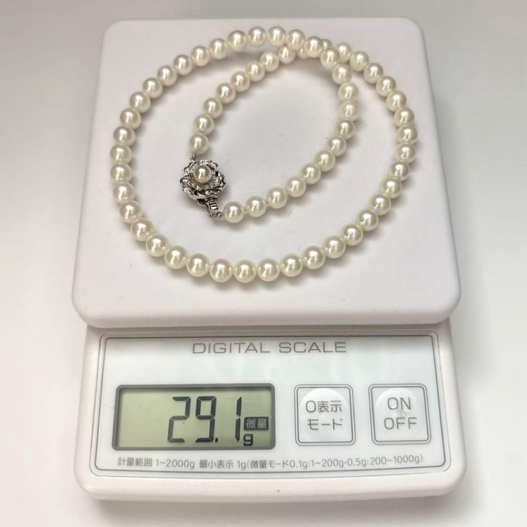 Akoya pearl necklace with 7mm round white pearls and silver markings, 43cm length, strong luster