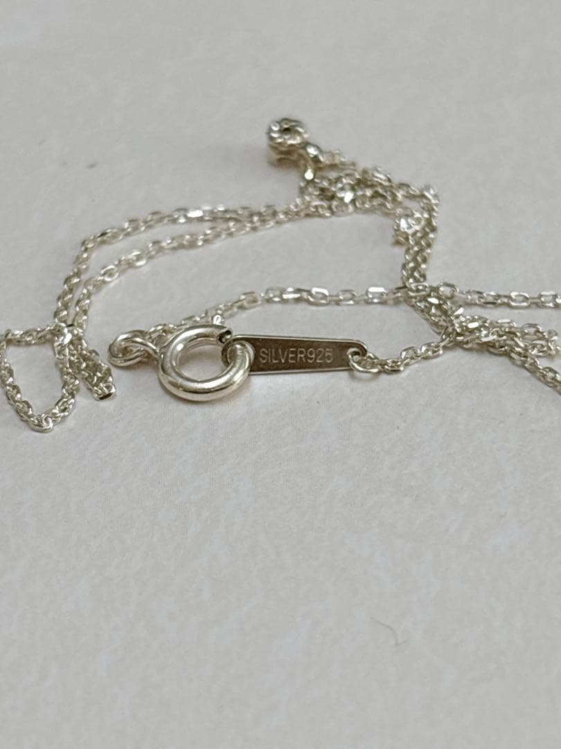 Agete silver necklace with a 40 cm delicate diamond chain on white background