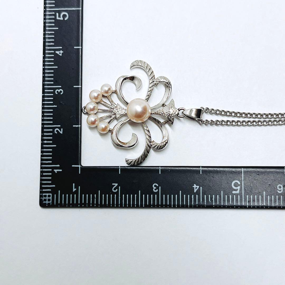 Mikimoto pearl necklace pendant with silver chain and round pearls measuring 2.9-5.8mm