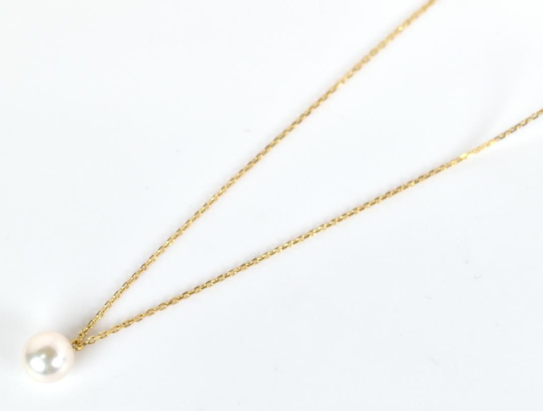 Mikimoto necklace with single 7mm Akoya pearl on 18K yellow gold chain, 40cm length, Mikimoto engraving visible