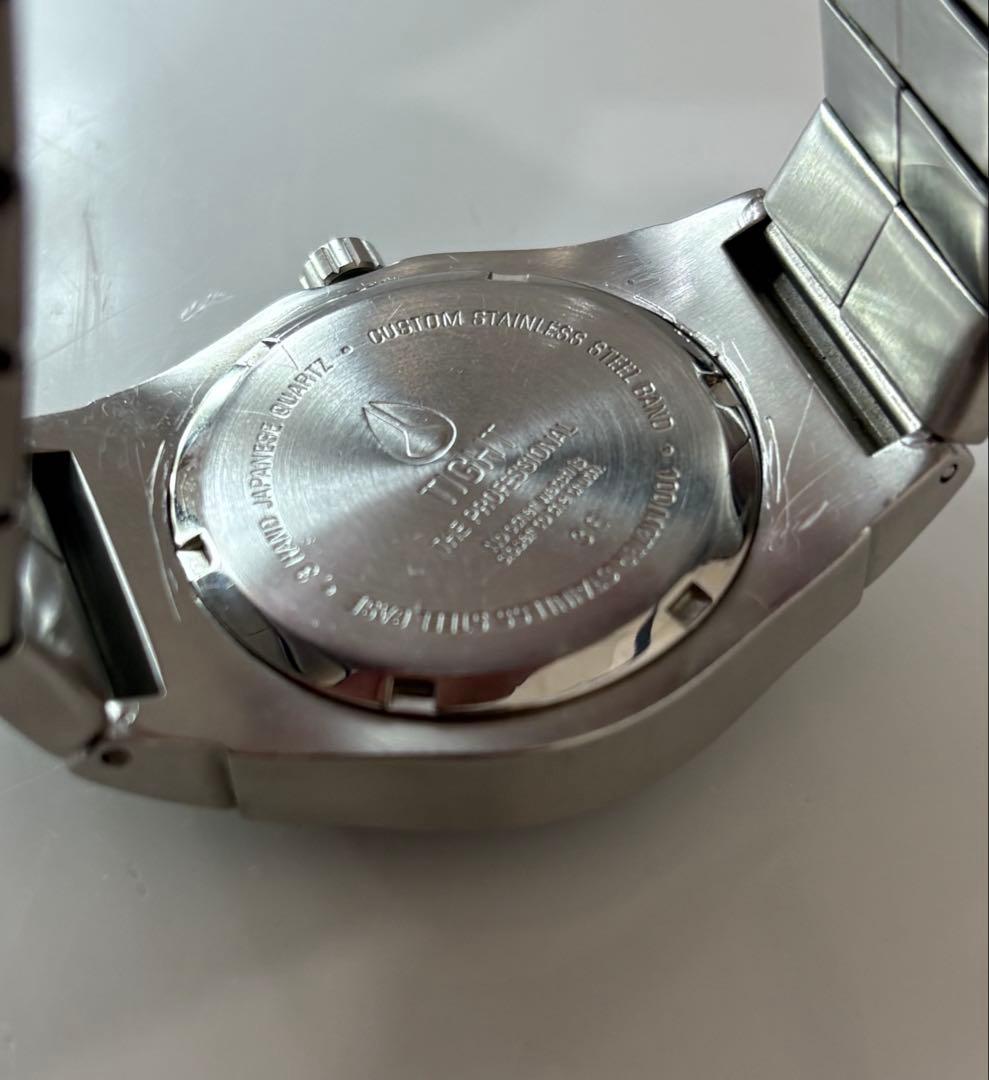 NIXON Model Quartz Men's Watch — Japanese