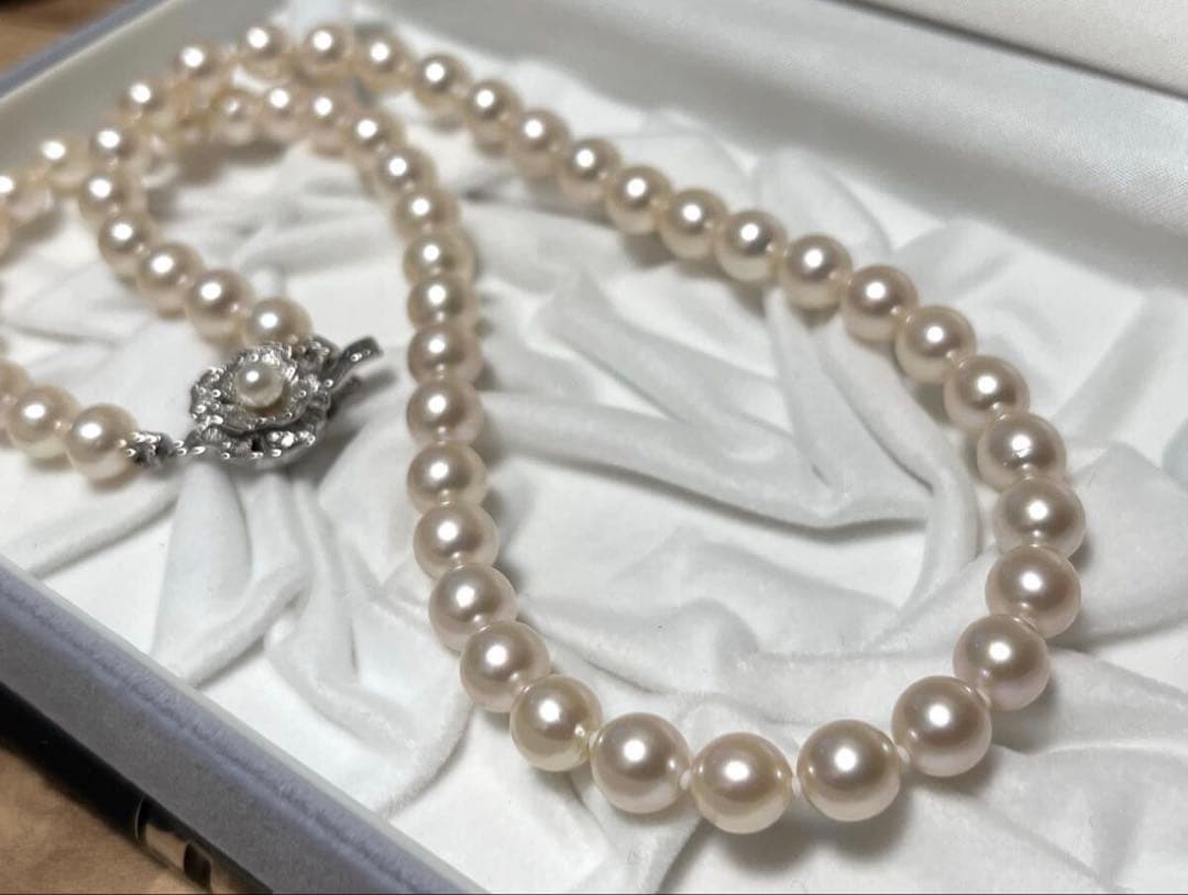 Kuro Japanese Akoya pearl necklace with 7-7.5mm round to semi-round pearls on a 44cm silver chain