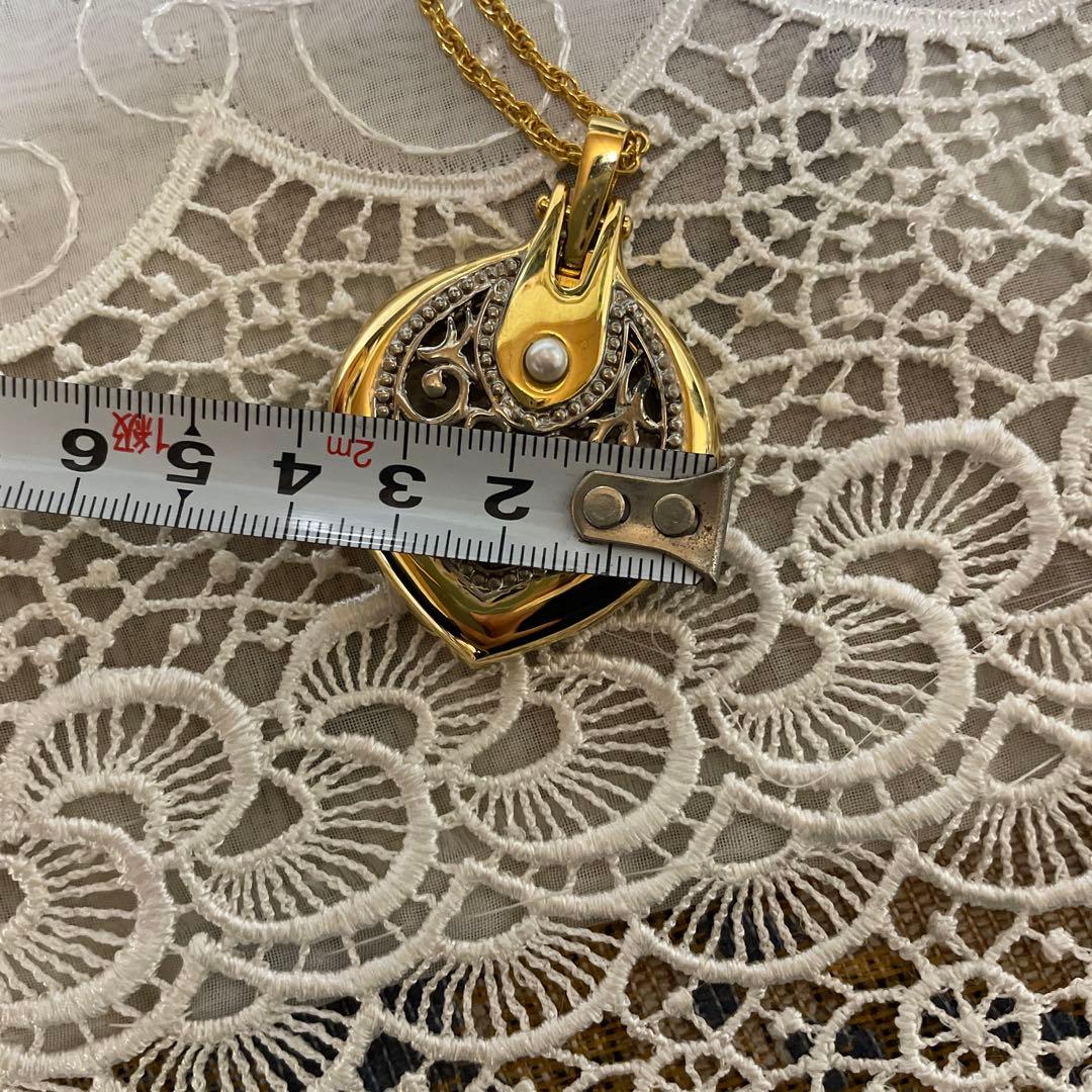 MIKIMOTO Pearl Filigree Pattern Pendant Top Gold Necklace with magnifying glass and 41 cm chain